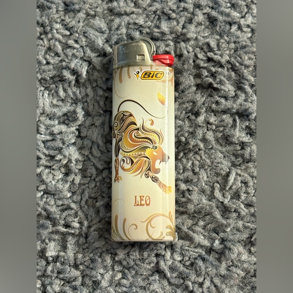 NWT Bic Leo Lion artwork themed lighter